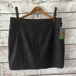 NWT Women’s Size XL Orvis Black Floral Skirt Skort